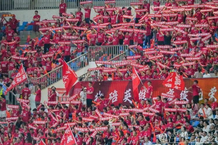 贺希宁：主场首战蓄势待发，球迷助威给予心理优势